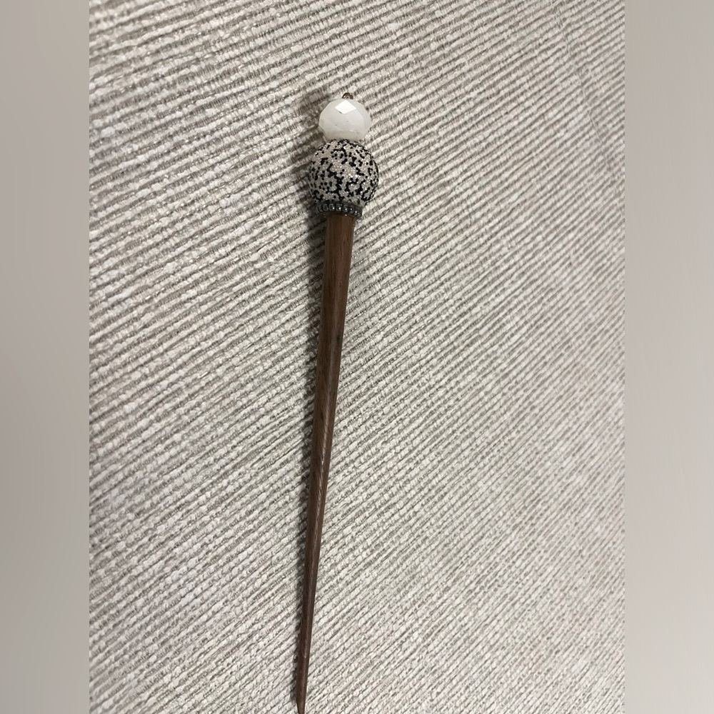 Elegant Hair Stick with Black and Cream Beading